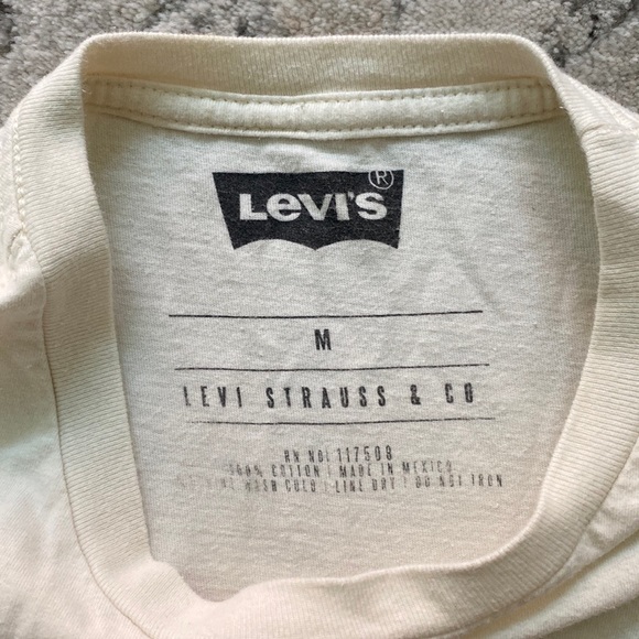 Vintage Levi’s Tee - Picture 2 of 4